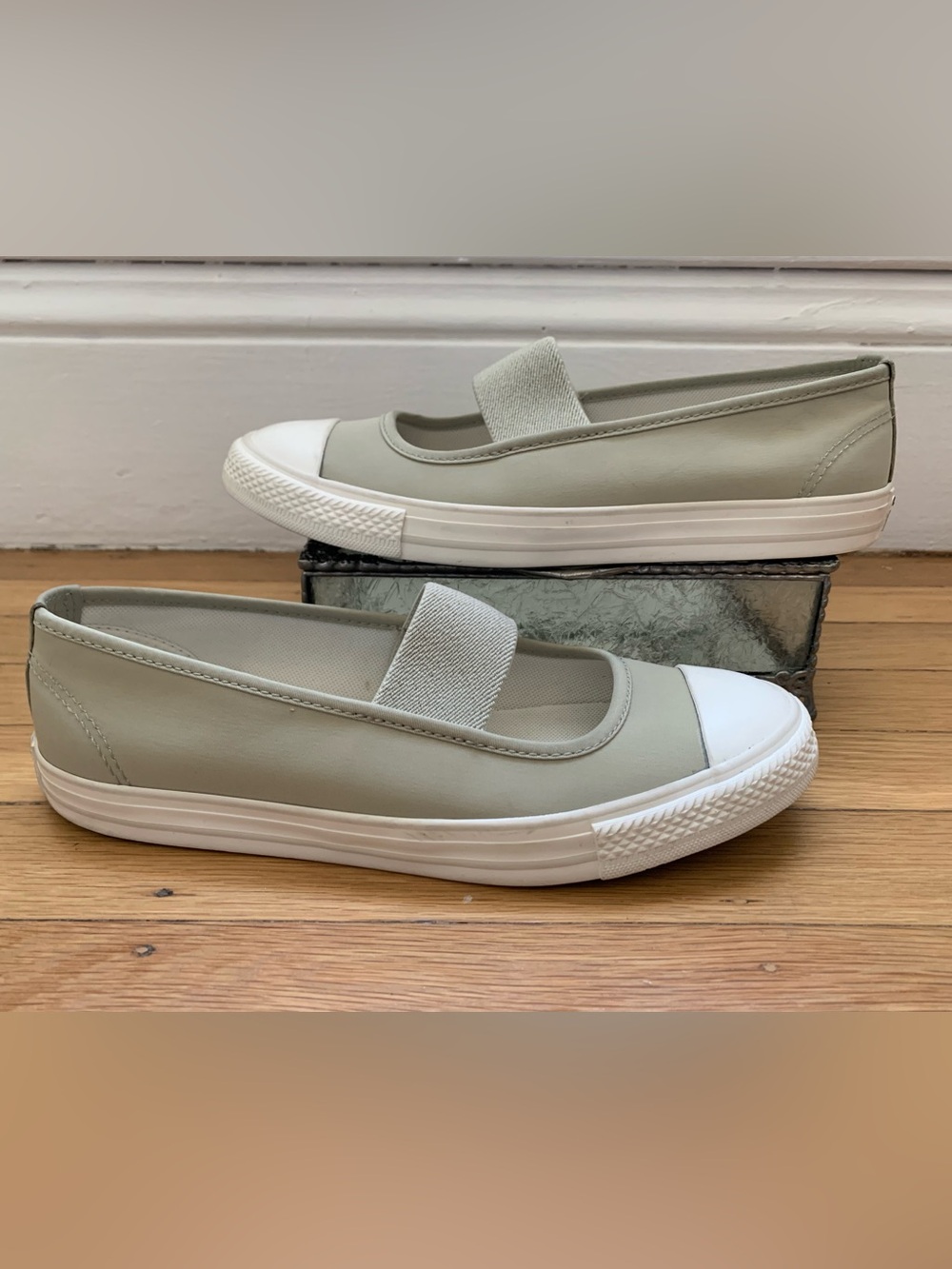 NWOB CONVERSE ALL STAR MARY-JANE SLIP-ON LITE KHAKI SNEAKERS WOMEN’S 7-7.5